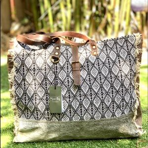 NWT Myra Weekender bag
